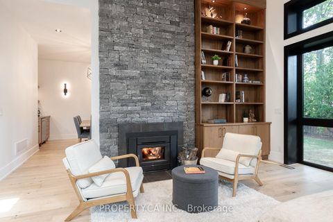 Photo 7 at 58 Farningham Crescent, Rosethorn, Toronto