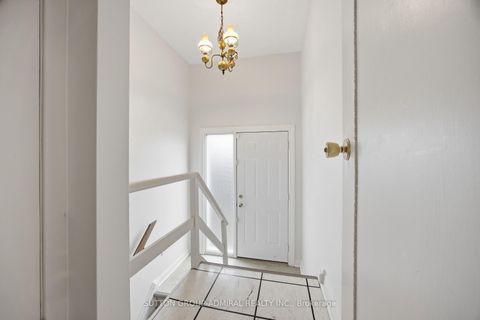 Photo 9 at 48 Goddard Street, Bathurst Manor, Toronto