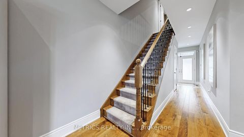 Photo 3 at 4 Glenngarry Crescent, Maple, Vaughan