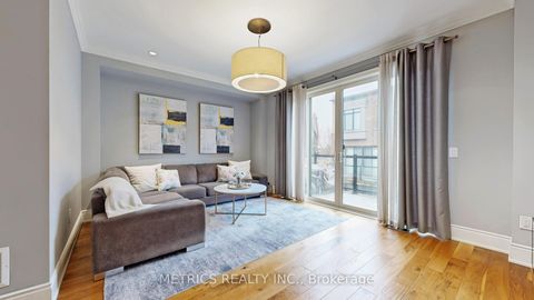 Photo 7 at 4 Glenngarry Crescent, Maple, Vaughan