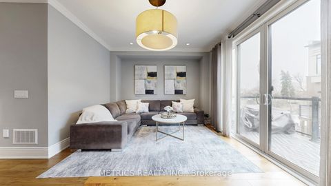 Photo 8 at 4 Glenngarry Crescent, Maple, Vaughan