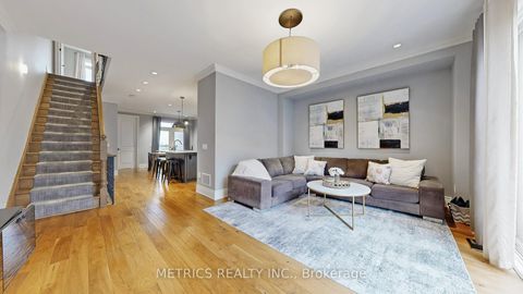 Photo 9 at 4 Glenngarry Crescent, Maple, Vaughan