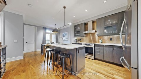 Photo 11 at 4 Glenngarry Crescent, Maple, Vaughan