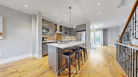 Photo 12 at 4 Glenngarry Crescent, Maple, Vaughan