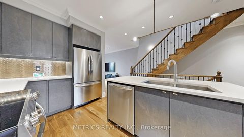 Photo 15 at 4 Glenngarry Crescent, Maple, Vaughan