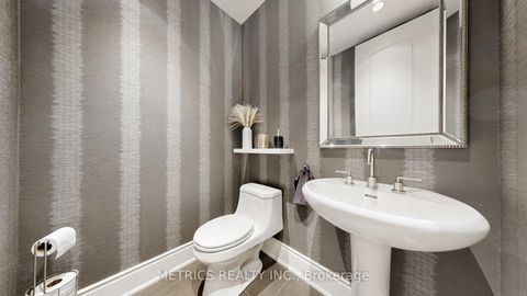 Photo 25 at 4 Glenngarry Crescent, Maple, Vaughan