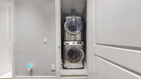 Photo 38 at 4 Glenngarry Crescent, Maple, Vaughan