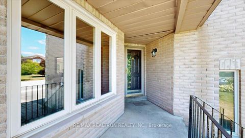 Photo 2 at 19 Tamarack Trail, Bayshore, Barrie