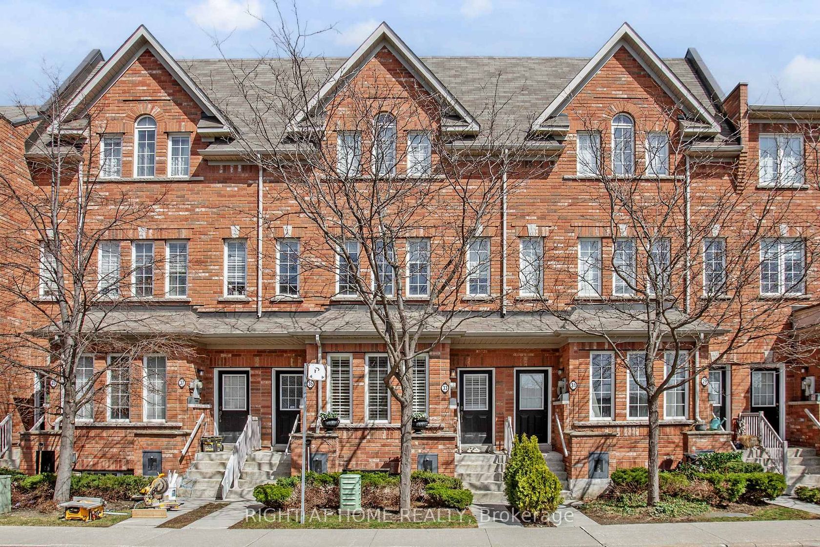 33 Brockville Street, Danforth, Toronto photo number 2