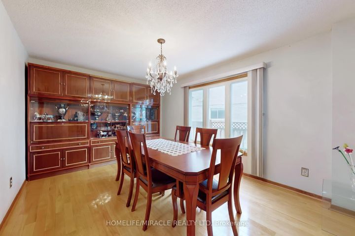 Photo 6 at 14 Rodwell Court, Fletcher's Creek South, Brampton