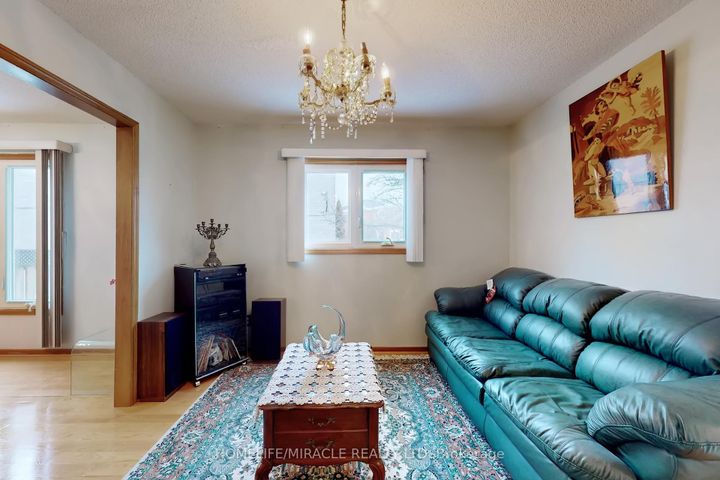 Photo 8 at 14 Rodwell Court, Fletcher's Creek South, Brampton