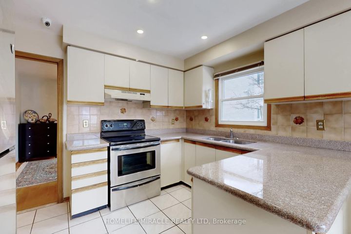 Photo 10 at 14 Rodwell Court, Fletcher's Creek South, Brampton