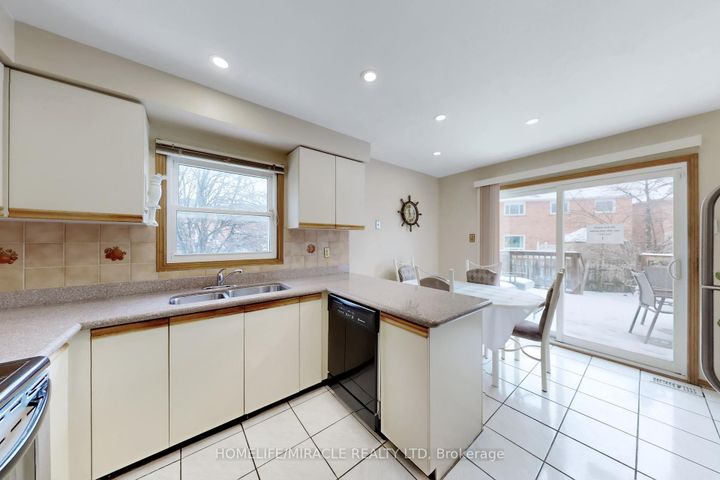 Photo 12 at 14 Rodwell Court, Fletcher's Creek South, Brampton