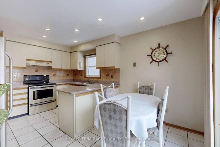 Photo 13 at 14 Rodwell Court, Fletcher's Creek South, Brampton