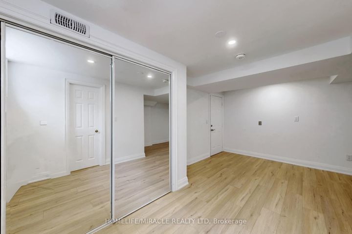 Photo 32 at 14 Rodwell Court, Fletcher's Creek South, Brampton