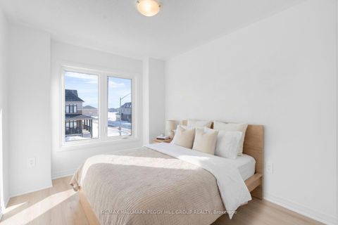 Photo 8 at 185 Durham Avenue, Rural Barrie Southeast, Barrie