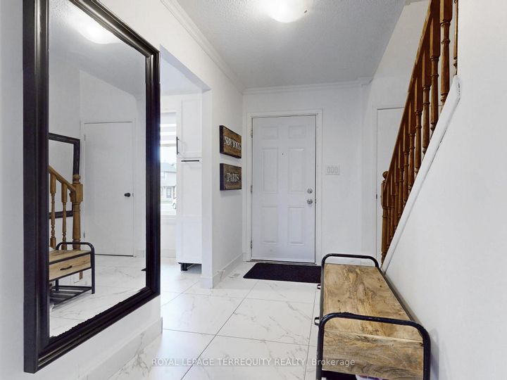 Photo 3 at 49 - 6730 Falconer Drive, Streetsville, Mississauga