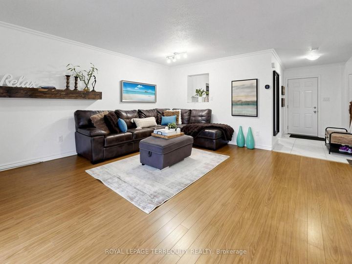 Photo 9 at 49 - 6730 Falconer Drive, Streetsville, Mississauga