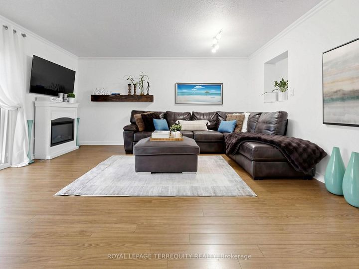 Photo 10 at 49 - 6730 Falconer Drive, Streetsville, Mississauga