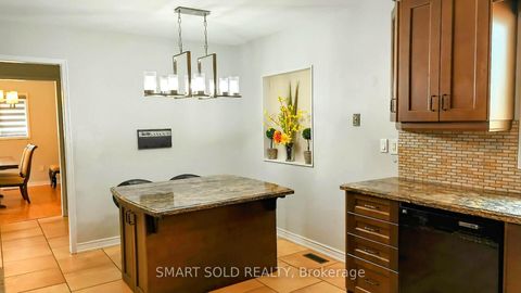 Photo 4 at 148 Castlehill Road, Maple, Vaughan