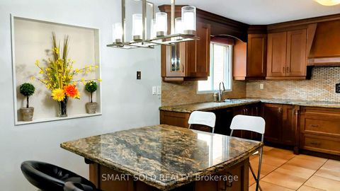 Photo 5 at 148 Castlehill Road, Maple, Vaughan