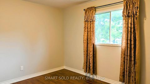 Photo 6 at 148 Castlehill Road, Maple, Vaughan