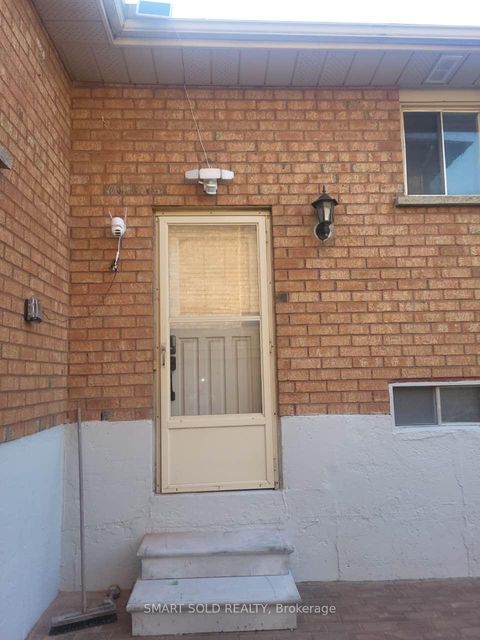 Photo 11 at 148 Castlehill Road, Maple, Vaughan