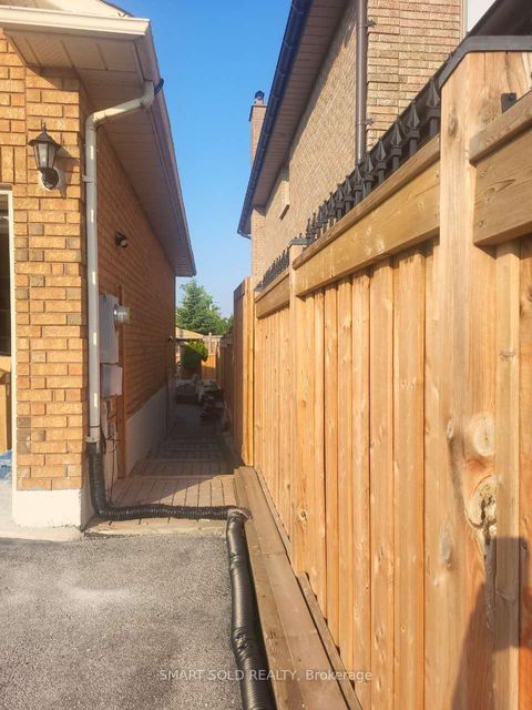 Photo 22 at 148 Castlehill Road, Maple, Vaughan