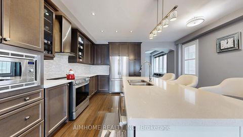 Photo 11 at 18 Bristlewood Crescent, Patterson, Vaughan