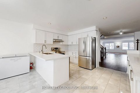 Photo 4 at 204B Finch Avenue E, Newtonbrook East, Toronto