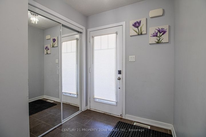 Photo 4 at 144 Crafter Crescent, Stoney Creek Mountain, Hamilton