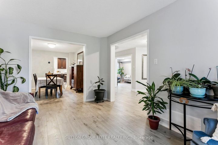 Photo 5 at 5824 Prairie Circle, Lisgar, Mississauga