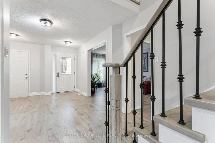 Photo 6 at 5824 Prairie Circle, Lisgar, Mississauga