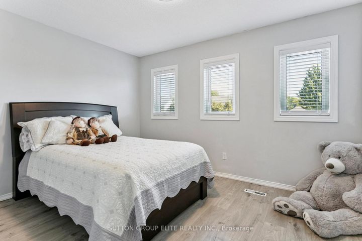 Photo 25 at 5824 Prairie Circle, Lisgar, Mississauga