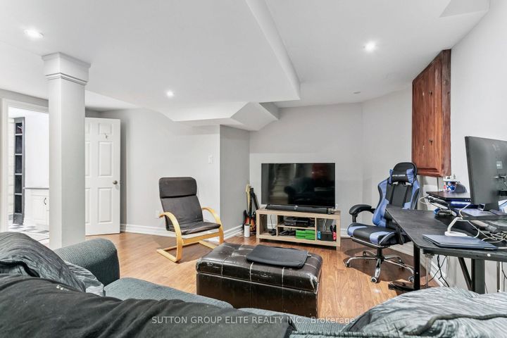 Photo 42 at 5824 Prairie Circle, Lisgar, Mississauga