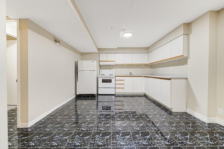 Photo 36 at 78 Soho Crescent, Markville, Markham