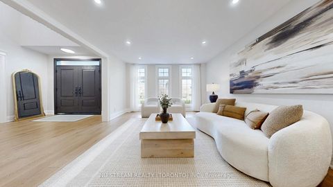 Photo 3 at 7 Boake Trail, Bayview Hill, Richmond Hill