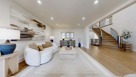 Photo 6 at 7 Boake Trail, Bayview Hill, Richmond Hill