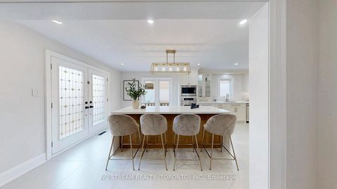 Photo 12 at 7 Boake Trail, Bayview Hill, Richmond Hill