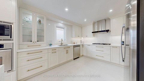 Photo 18 at 7 Boake Trail, Bayview Hill, Richmond Hill