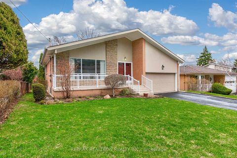 Photo 2 at 38 Colonnade Road, Steeles, Toronto