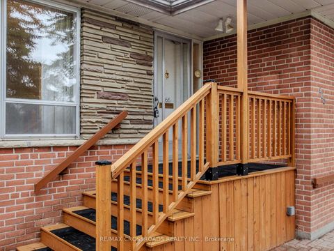 Photo 2 at 366 Palmer Avenue, Harding, Richmond Hill