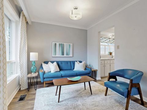 Photo 5 at 366 Palmer Avenue, Harding, Richmond Hill