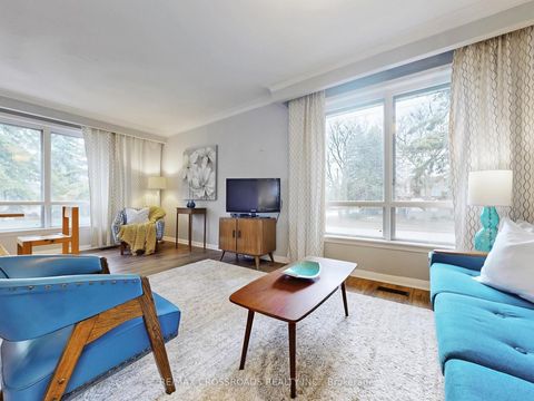 Photo 6 at 366 Palmer Avenue, Harding, Richmond Hill