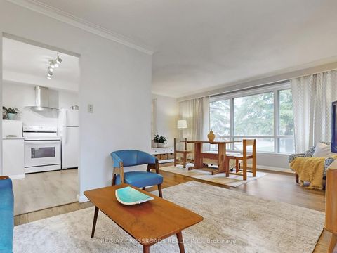 Photo 7 at 366 Palmer Avenue, Harding, Richmond Hill