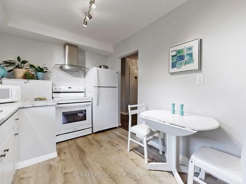 Photo 12 at 366 Palmer Avenue, Harding, Richmond Hill