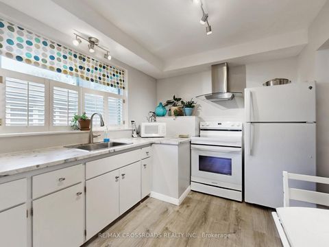 Photo 13 at 366 Palmer Avenue, Harding, Richmond Hill