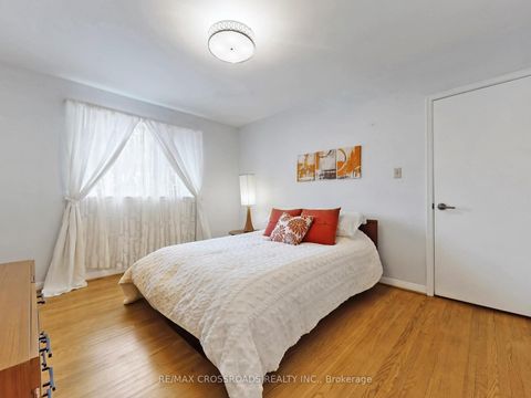 Photo 16 at 366 Palmer Avenue, Harding, Richmond Hill