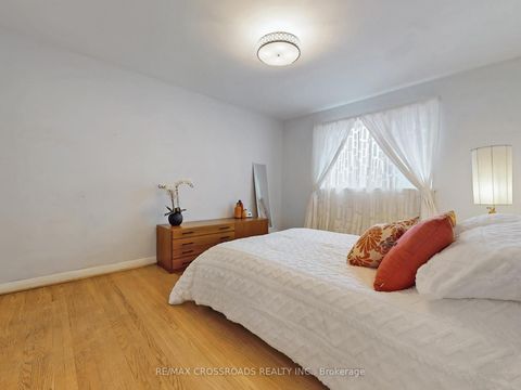 Photo 17 at 366 Palmer Avenue, Harding, Richmond Hill