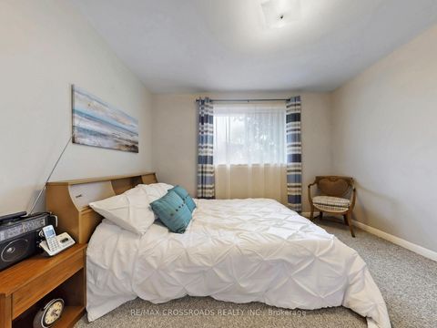 Photo 19 at 366 Palmer Avenue, Harding, Richmond Hill